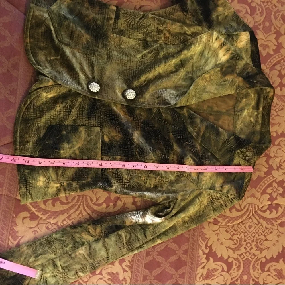 15 Velvet Green snake print Blazer with Embellished buttons Size  Small